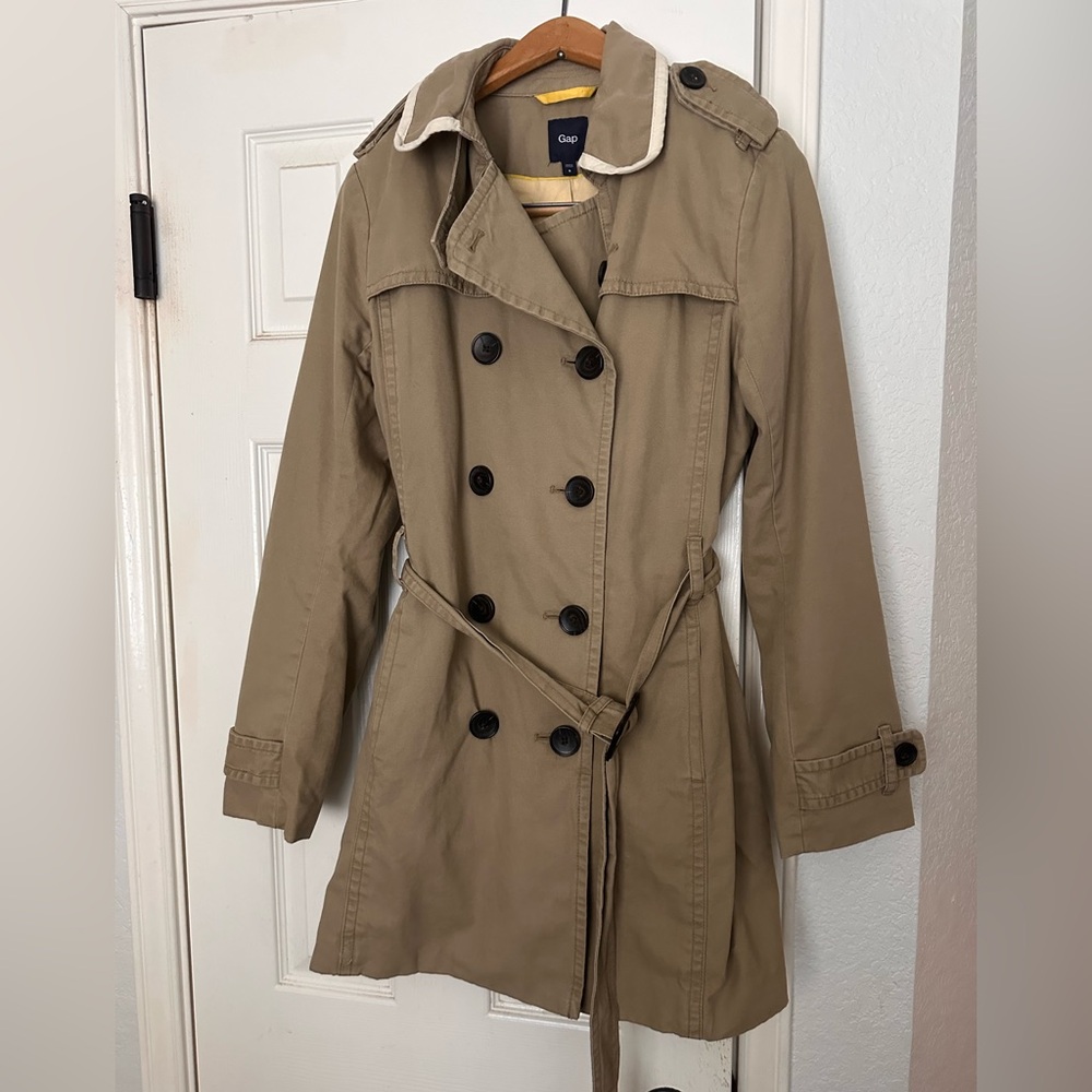 Proper short trench coat GAP